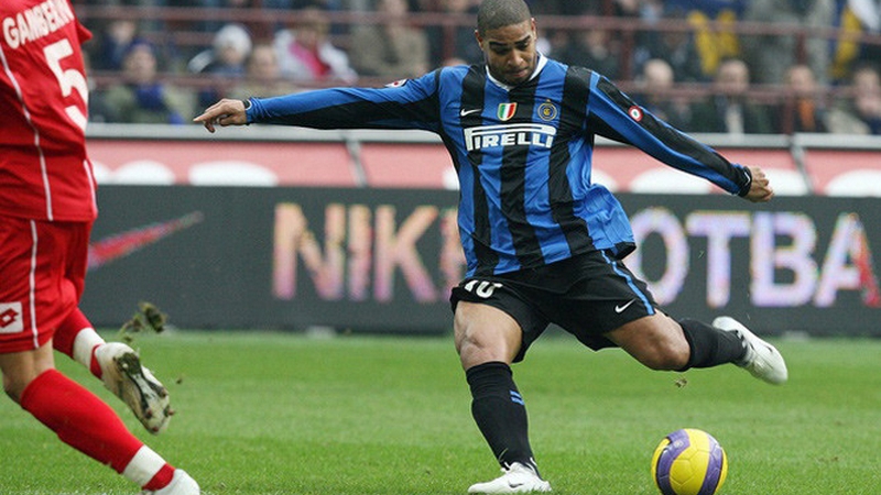 Adriano nổi danh trong sự nghiệp với những cú sút như búa bổ Adriano nổi danh trong sự nghiệp với những cú sút như búa bổ