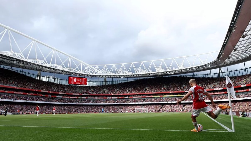 Cũng như tại Champions League thì không có sân vận động Emirates Stadium Cũng như tại Champions League thì không có sân vận động Emirates Stadium